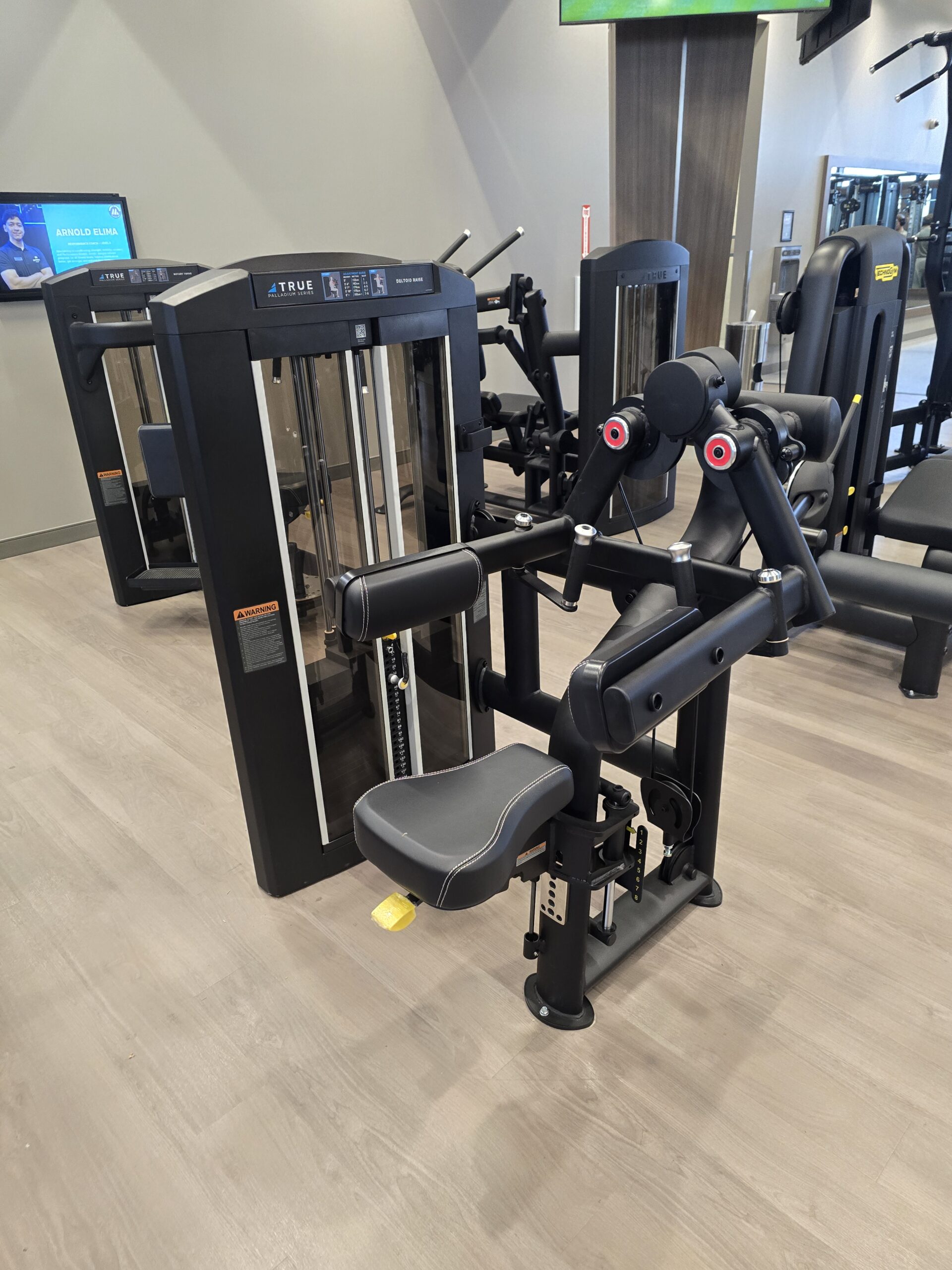 Used True Fitness Palladium Series SPL-0800 Deltoid Raise black upholstery 320lb stack Edmonton